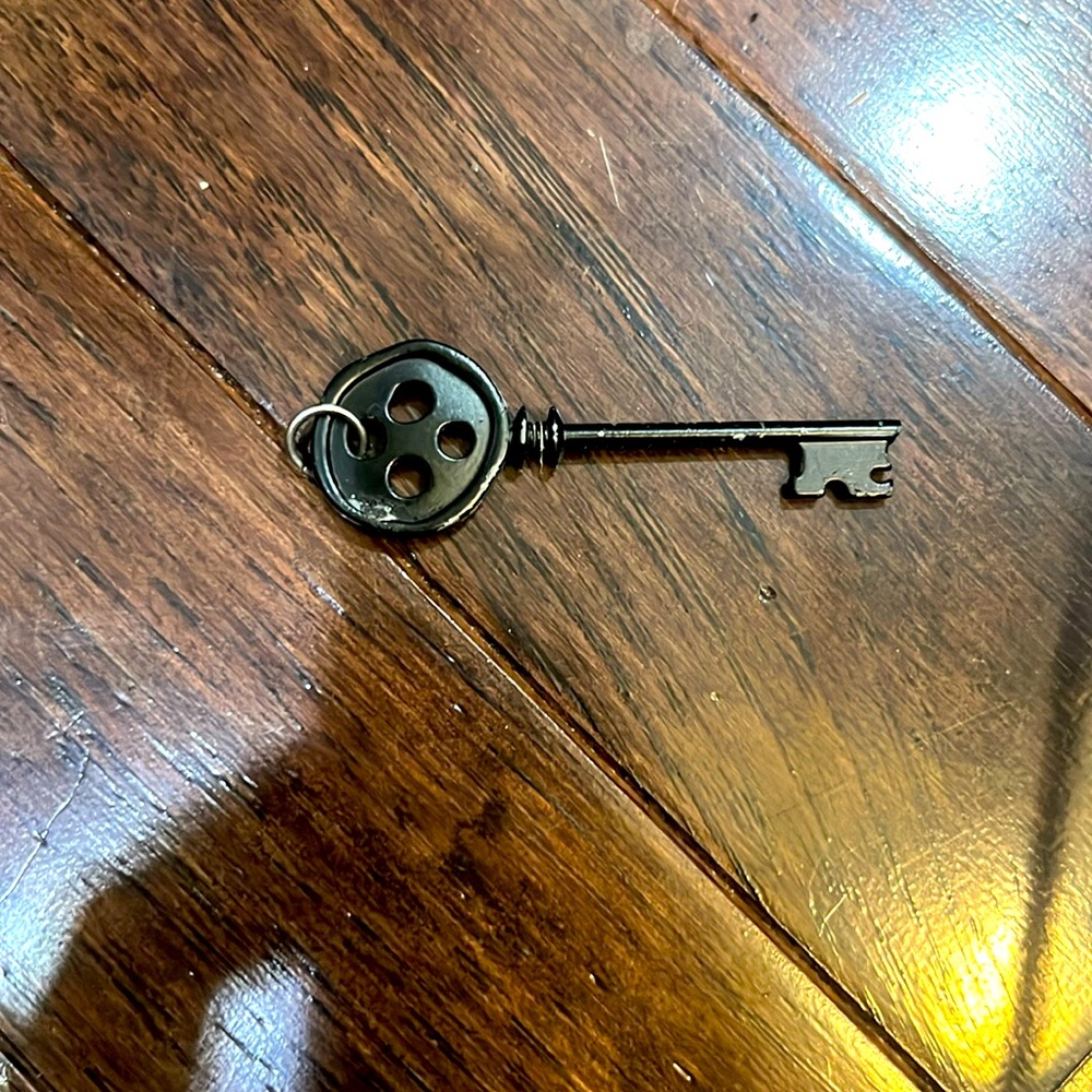 Caroline key charm